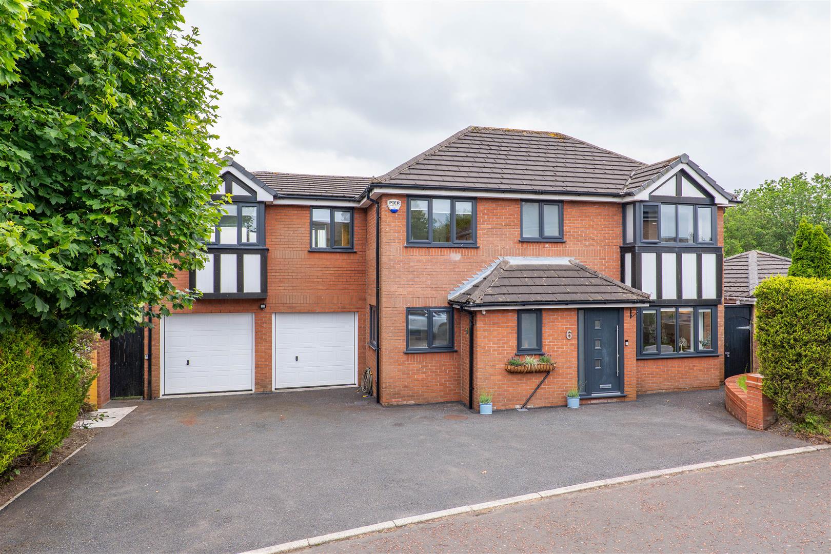 5 bed property in Merton Grove, Chorley